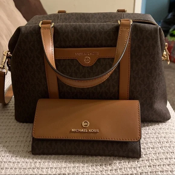 MK Wallet with matching purse
